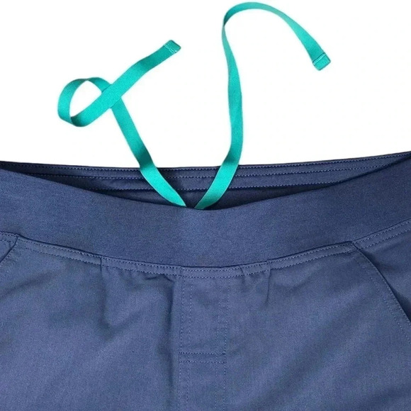 FIGS- Men’s Blue Axim Cargo Scrub Pants - Picture 5 of 13